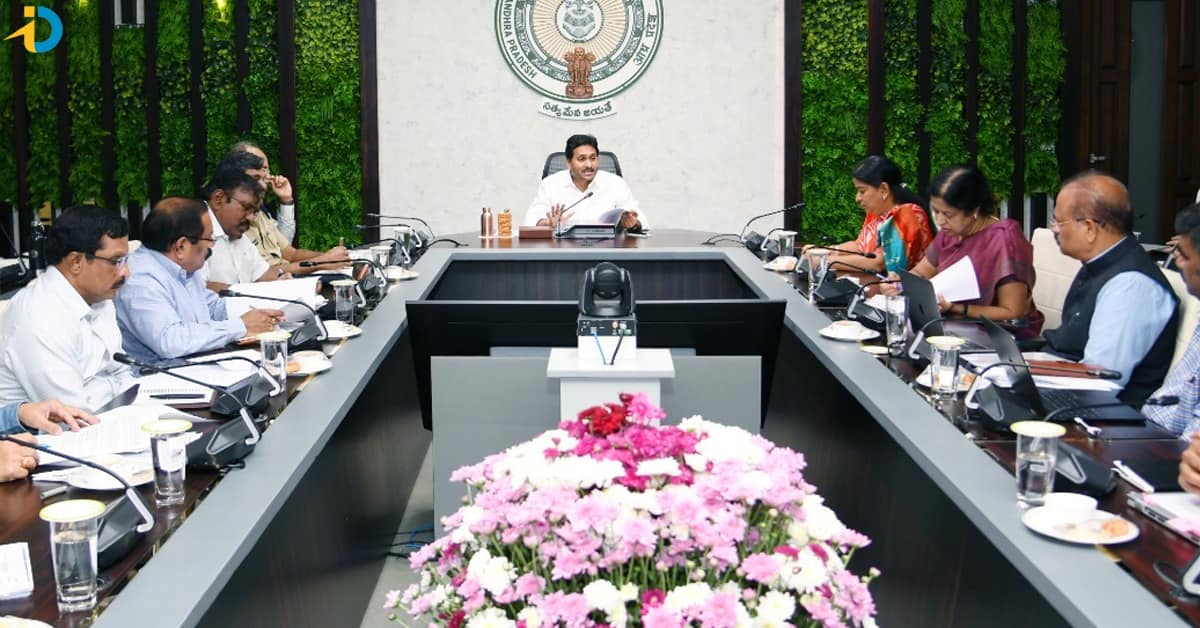 Provide relief in saturation mode, Jagan tells officials