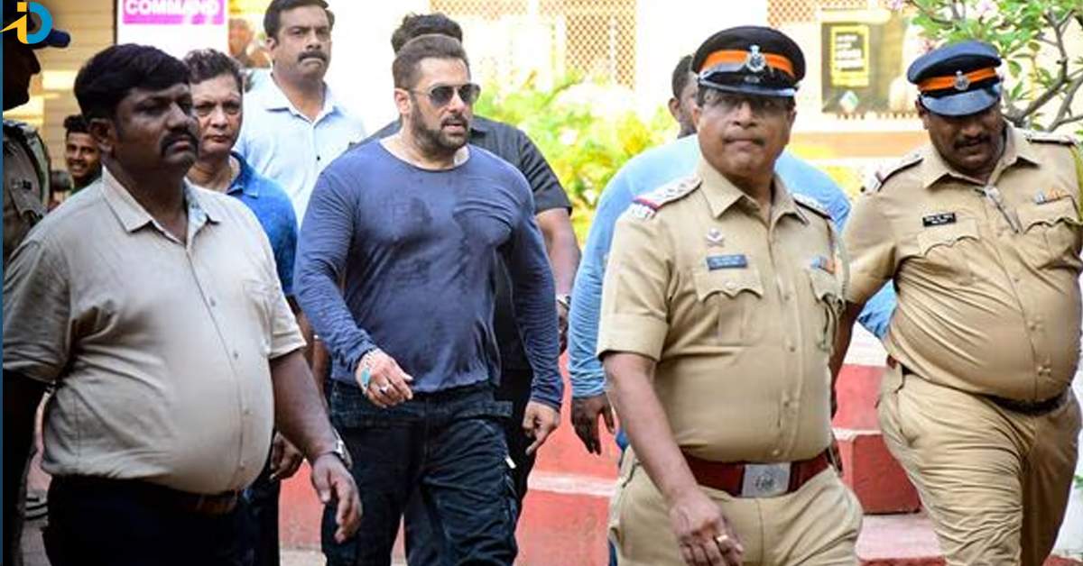 Mumbai Police arrests Four People who planned an attack on Bollywood Star Salman Khan